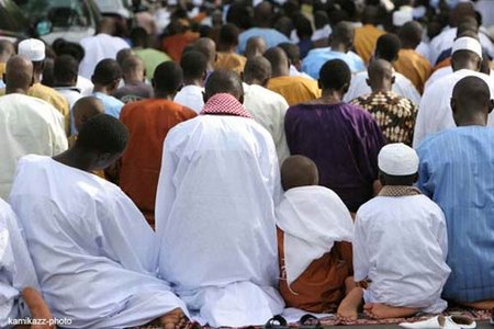 Honorables et respectueux Imams et Chefs religieux du Sénégal : Dieu n’interdit pas seulement les statues