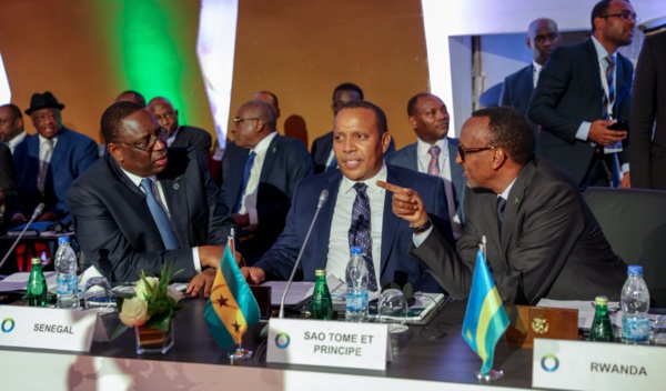 PHOTOS - Le président de la République a pris part à la clôture du cinquième Sommet Union africaine-Union européenne, à Abidjan. PHOTOS - Le président de la République a pris part à la clôture du cinquième Sommet Union africaine-Union européenne, à Abidjan.