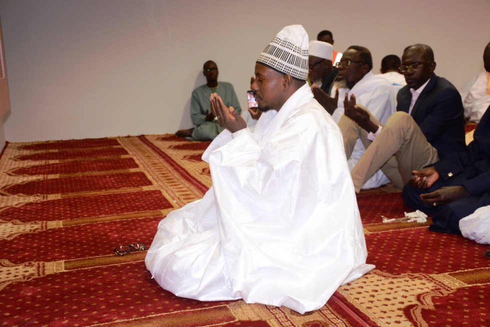 ( 16 Photos ) Visite de Sérigne Bass Abdou Khadre à l’aéroport de Blaise Diagne.… Tout ce que vous n’avez pas vu en Images