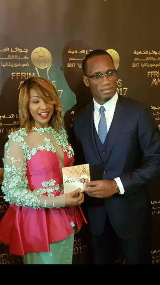 ( 08 Photos ) Viviane en toute complicité avec Drogba lors de la … Regardez les images exclusives. ( 08 Photos ) Viviane en toute complicité avec Drogba lors de la … Regardez les images exclusives.