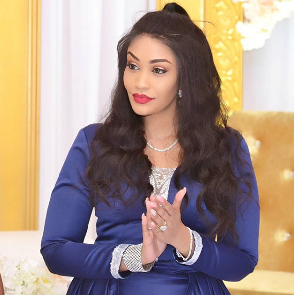 24 photos : Découvrez le sosie d’Adja Diallo, Zari Hassan, la ressemblance est frappante. ….
