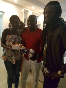 ( 15 Photos + Vidéo) Cette surprise que Carlou-D n’est pas prêt à oublier de sa vie. ( 15 Photos + Vidéo) Cette surprise que Carlou-D n’est pas prêt à oublier de sa vie.