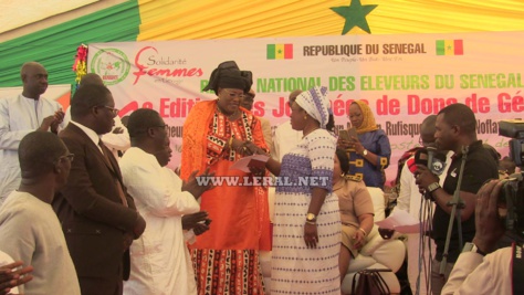 Photos: Cérémonie de Remise de Femelles gestante et de bourses d'aide en élevage