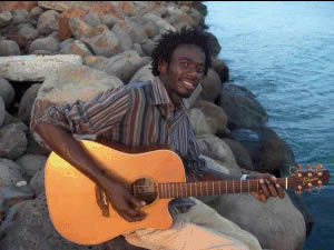 A la table de…Mame Balla, chanteur-compositeur : « Les artistes craignent de se fréquenter de peur de se voir taxer de jeteurs de mauvais sort » A la table de…Mame Balla, chanteur-compositeur : « Les artistes craignent de se fréquenter de peur de se voir taxer de jeteurs de mauvais sort »