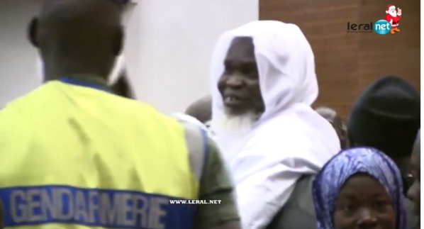 Renvoi du procès de l'Imam Ndao au 14 février 2018 : Les avocats de la défense exigent un procès équitable Renvoi du procès de l'Imam Ndao au 14 février 2018 : Les avocats de la défense exigent un procès équitable