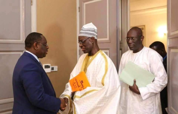 Le Président de la République a reçu Serigne Bassirou Mbacké Porokhane Le Président de la République a reçu Serigne Bassirou Mbacké Porokhane