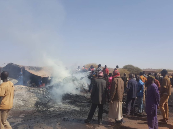 Vidéo-photos: Un camion prend feu entre Kayes et Diama