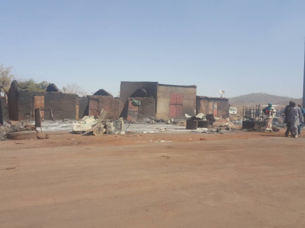 Vidéo-photos: Un camion prend feu entre Kayes et Diama