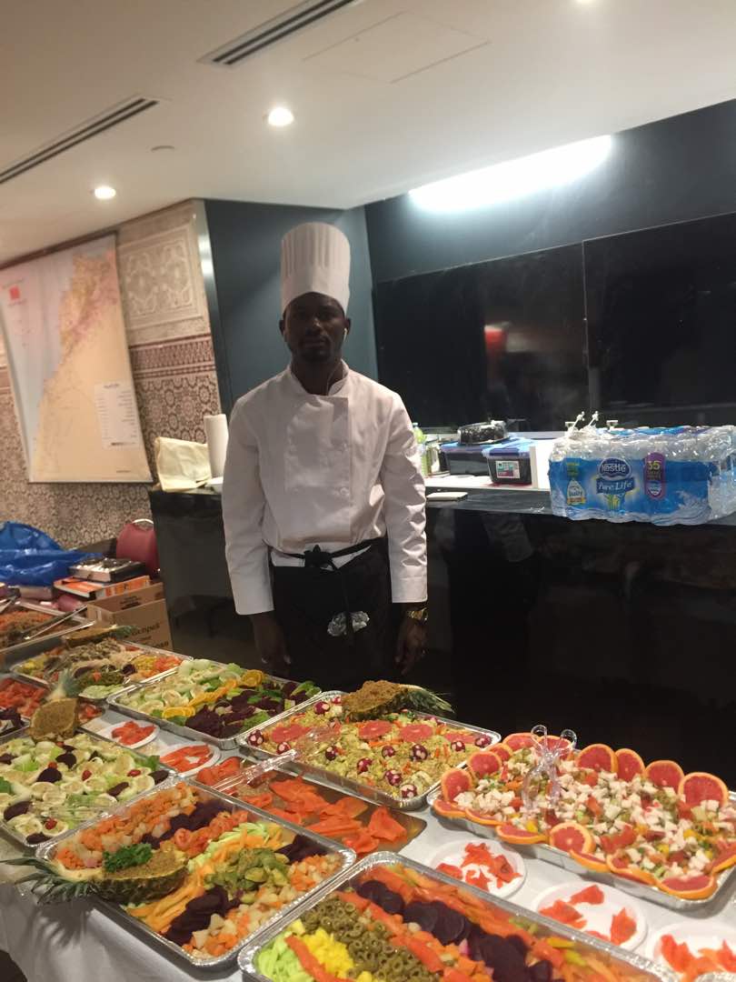 Ndiassé, chef traiteur de Dakar, est l'ambassadeur de la gastronomie de la diaspora sénégalaise . 