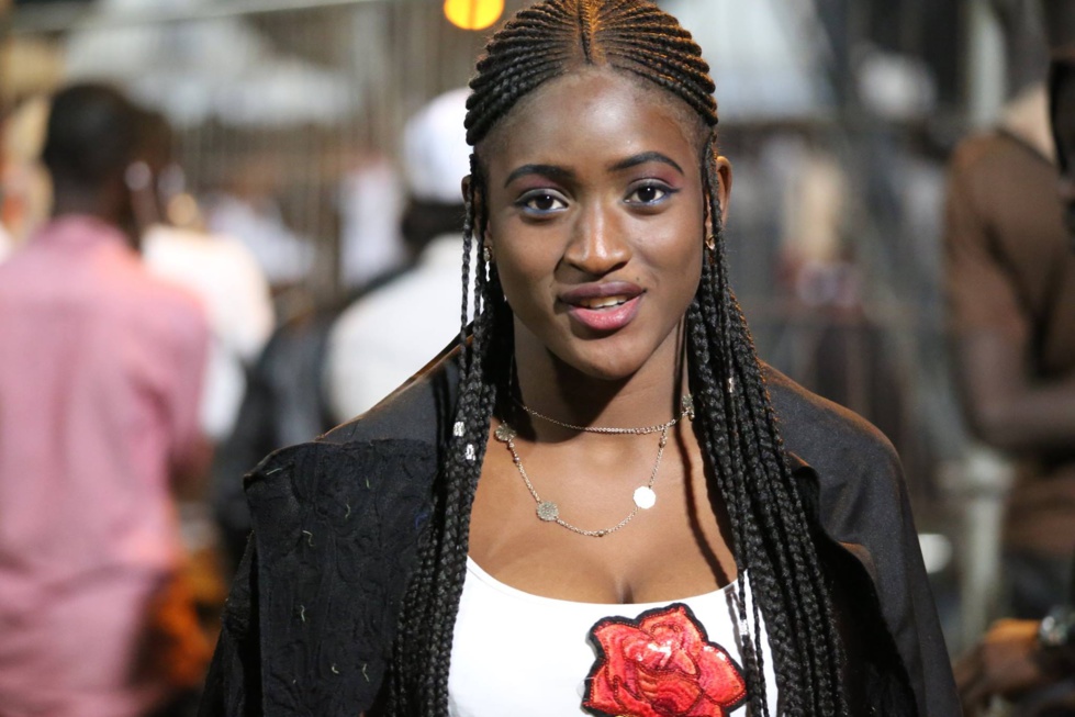 61 photos : Youssou Ndour chauffe le stade Caroline Faye de Mbour…les filles aux anges