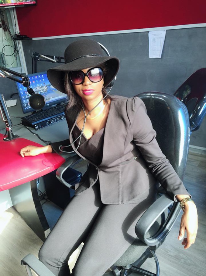 Photos: Adiouza sublime le studio de la RFM par sa classe et son charme