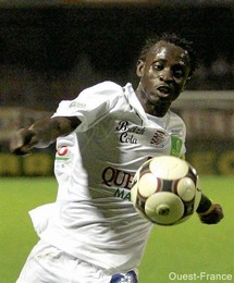 Le Sénégalais Basile de Carvalho indésirable par les supporters de Strasbourg