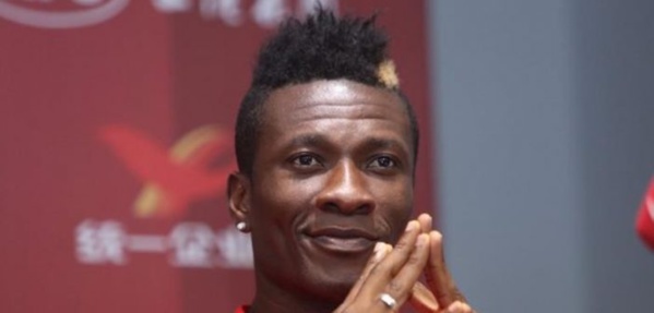 Ghana : Asamoah Gyan honoré avec une statue ratée (photos)