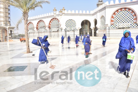 Photo: Découvrez le Dahiratou Ashabou Dianaty, l’équipe de nettoyage du Jeudi de la Grande Mosquée de Touba de volontaires 
