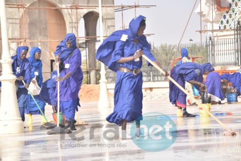Photo: Découvrez le Dahiratou Ashabou Dianaty, l’équipe de nettoyage du Jeudi de la Grande Mosquée de Touba de volontaires 