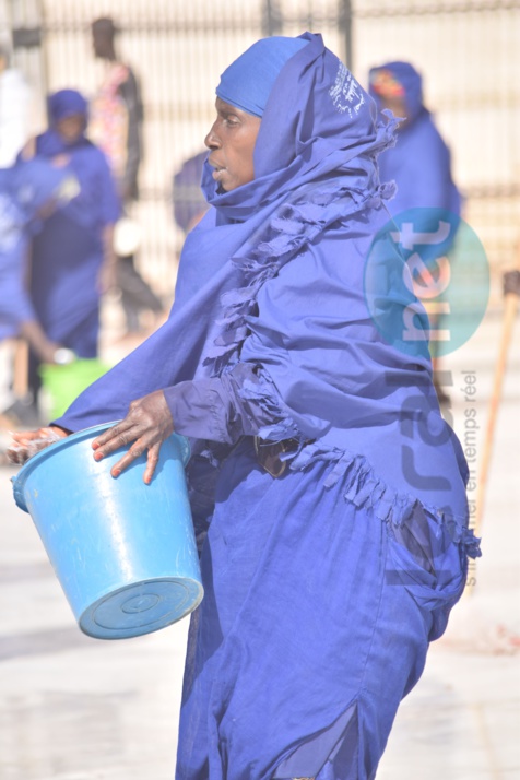 Photo: Découvrez le Dahiratou Ashabou Dianaty, l’équipe de nettoyage du Jeudi de la Grande Mosquée de Touba de volontaires Photo: Découvrez le Dahiratou Ashabou Dianaty, l’équipe de nettoyage du Jeudi de la Grande Mosquée de Touba de volontaires