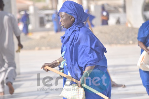 Photo: Découvrez le Dahiratou Ashabou Dianaty, l’équipe de nettoyage du Jeudi de la Grande Mosquée de Touba de volontaires 