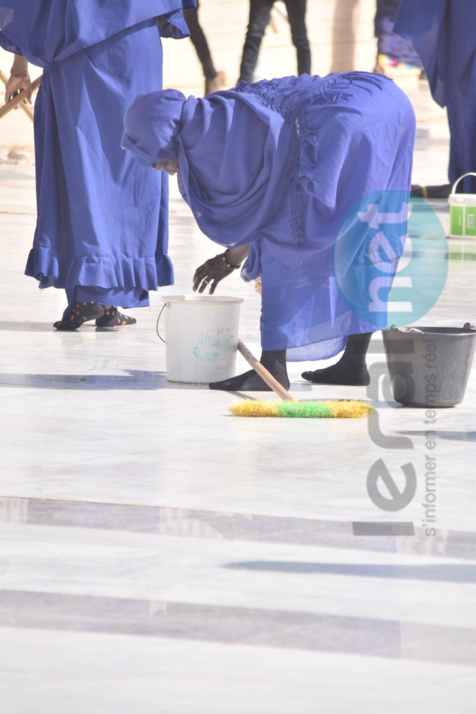 Photo: Découvrez le Dahiratou Ashabou Dianaty, l’équipe de nettoyage du Jeudi de la Grande Mosquée de Touba de volontaires 