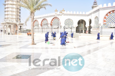 Photo: Découvrez le Dahiratou Ashabou Dianaty, l’équipe de nettoyage du Jeudi de la Grande Mosquée de Touba de volontaires 