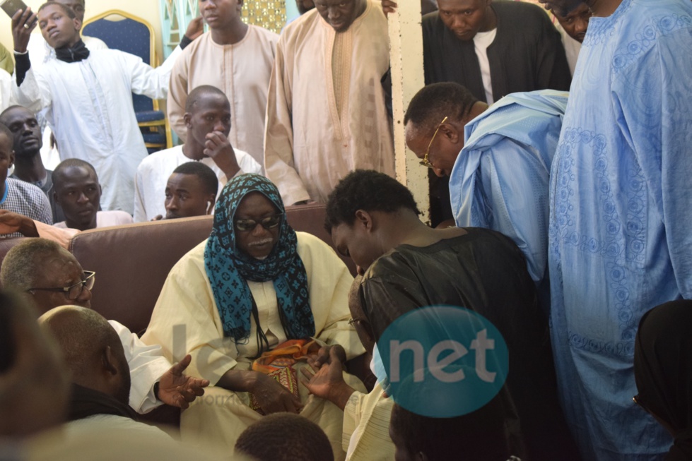 Wally Seck à Touba pour présenter ses condoléances