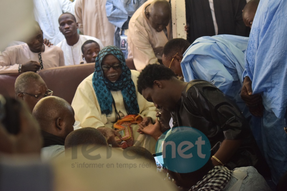 Wally Seck à Touba pour présenter ses condoléances