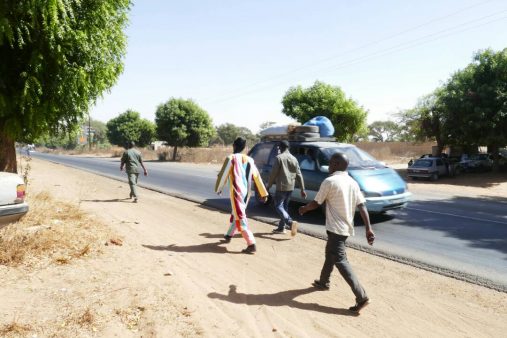 Regardez l’arrivée de Talla Sylla maire de Thiès à Touba, Après 3 jours de longue marche