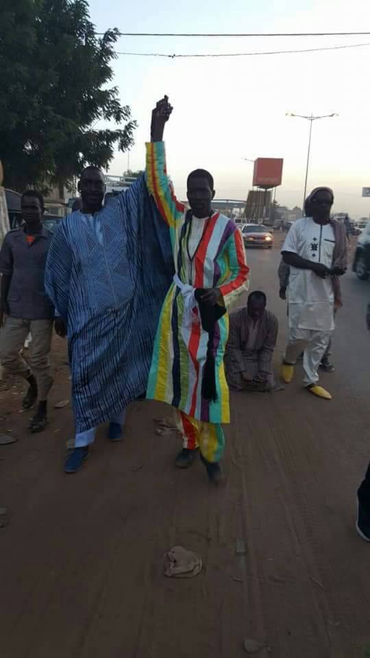 Regardez l’arrivée de Talla Sylla maire de Thiès à Touba, Après 3 jours de longue marche