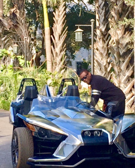 Photos : Youssou Ndour version pilote Formule 1, regardez 