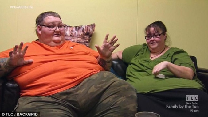 Un couple d'obèses morbides fait l'amour ensemble pour la toute première fois après 11 ans !