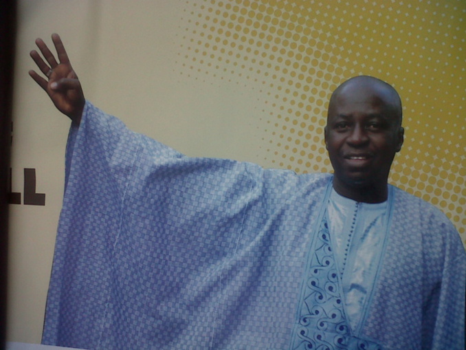 Les étudiants de l’IAM rendent un vibrant hommage au Parrain Papa Maël DIOP, DG de l’Agence des Aéroports du Sénégal