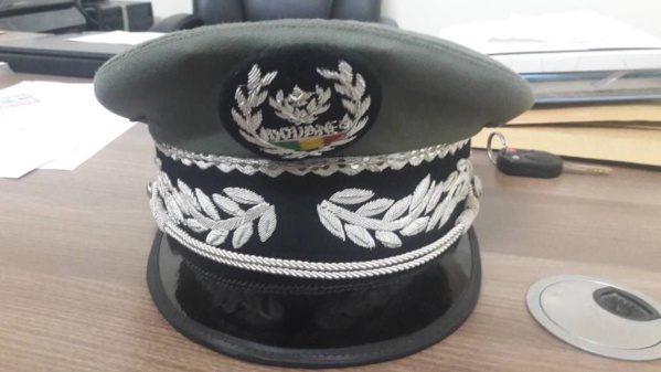 URGENT- Un faux douanier arrêté, il était marié depuis 7 ans à une femme qui n’a jamais su que c’était un faux douanier (Photos)