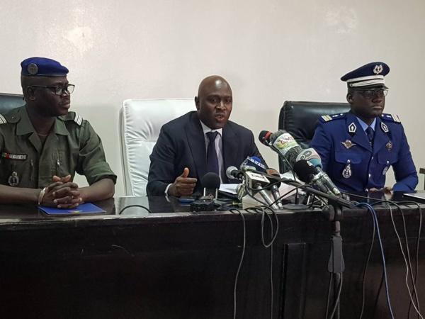 Le procureur Alioune Abdoulaye Sylla a animé le point de presse avec le lieutenant-colonel Issa Diack, commendant de la section de recherche de la Gendarmerie, sur la situation du massacre de 14 personnes dans la forêt classée de Bayote Est ou (forêt classée de Toubacouta).