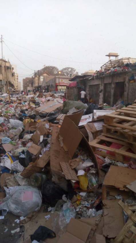 Grève des concessionnaires: Dakar aux allures de Mbeubeuss (Photos)