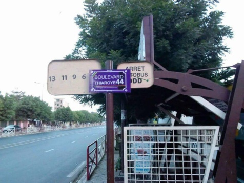 Cadeau d’arrivée à Macron : Le boulevard du Général De Gaulle rebaptisé Thiaroye44 