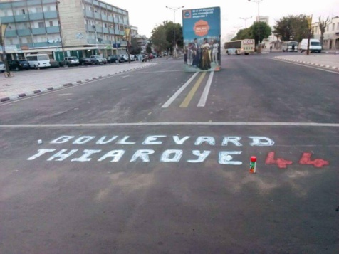 Cadeau d’arrivée à Macron : Le boulevard du Général De Gaulle rebaptisé Thiaroye44 