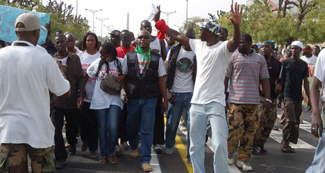 MARCHE DE PROTESTATION DE BENNO CONTRE LE MONUMENT DE LA RENAISSANCE : Les jeunes de l’opposition menacent de perturber l’inauguration de la statue de Wade si…