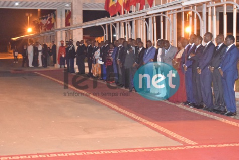 Photos : Emmanuel Macron est arrivé au Sénégal à 23 H 30 à l'aéroport L.S. Senghor 