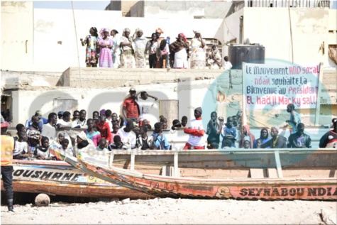 Photos : Macky Sall et Macron chaleureusement accueillis par une foule immense