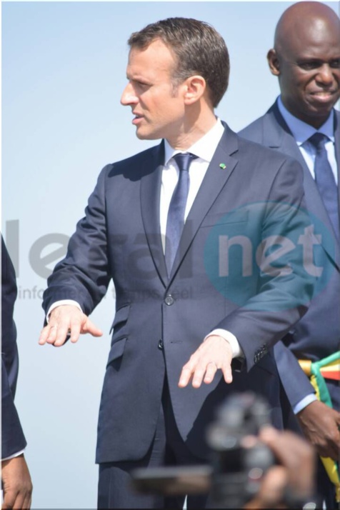 Photos : Macky Sall et Macron chaleureusement accueillis par une foule immense