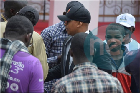 Photos : Macky Sall et Macron chaleureusement accueillis par une foule immense