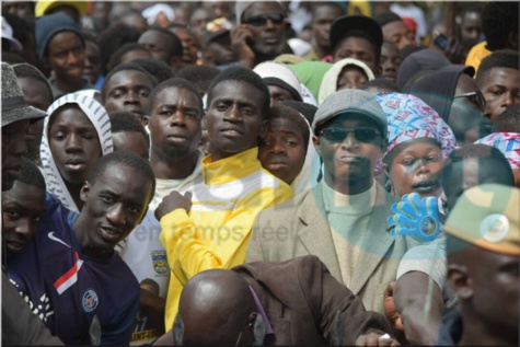 Photos : Macky Sall et Macron chaleureusement accueillis par une foule immense