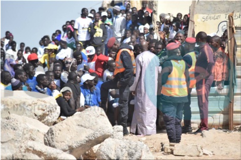 Photos : Macky Sall et Macron chaleureusement accueillis par une foule immense