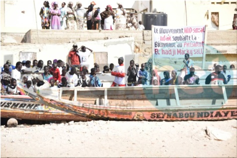 Photos : Macky Sall et Macron chaleureusement accueillis par une foule immense