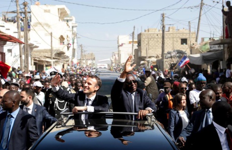 Macky Sall et Emmanuel Macron prennent un bain de foule à Saint-Louis (Photos)