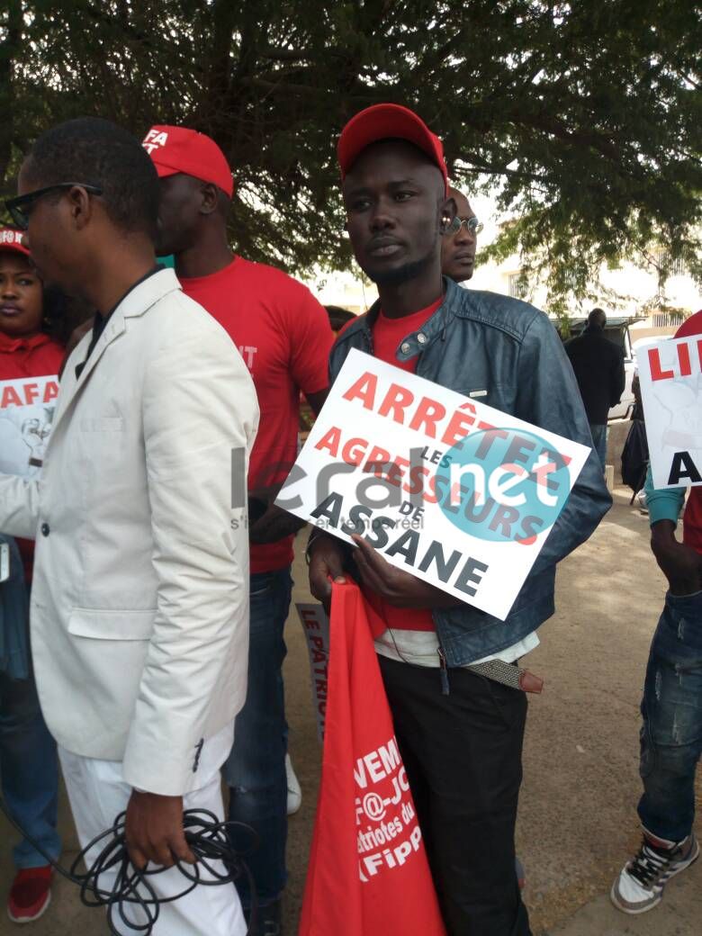 Malika et les pro Assane Diouf manifestent devant l'ambassade des Etats Unis (photo)