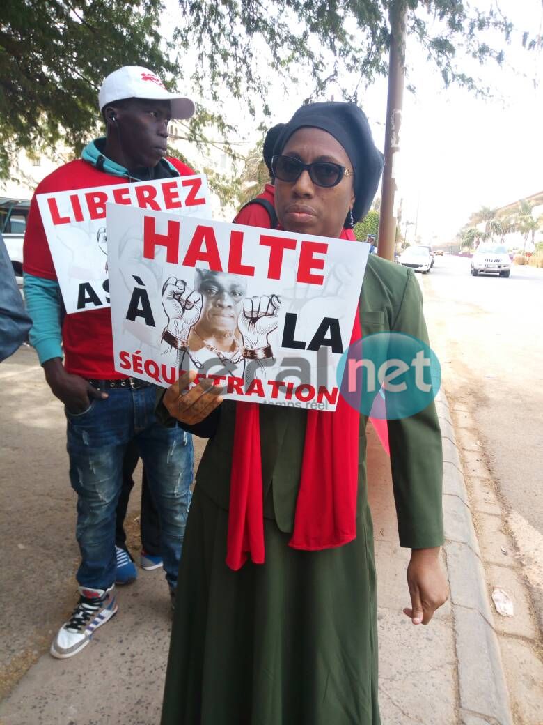 Malika et les pro Assane Diouf manifestent devant l'ambassade des Etats Unis (photo)
