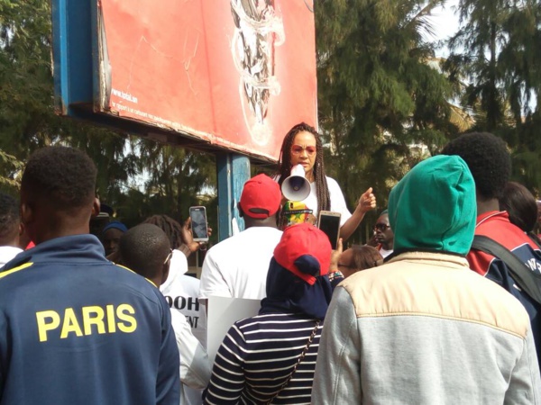 ​Malika, la femme de Assane Diouf en sit-in devant l’ambassade des Etats-Unis (photos)