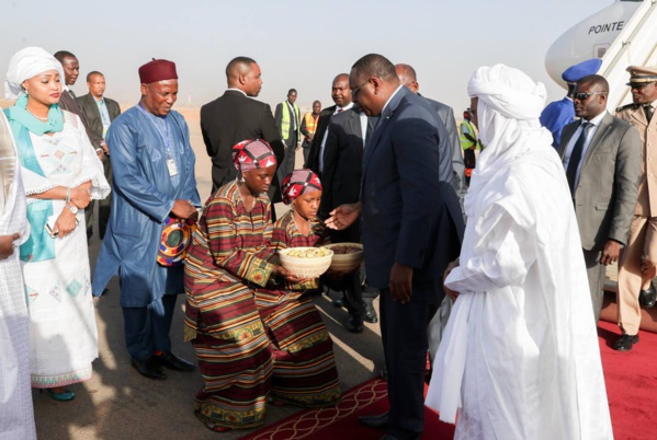 Photos: Le Président Macky Sall à Niamey pour l'ouverture de la 18e conférence des Chefs d'Etat et de Gouvernement Photos: Le Président Macky Sall à Niamey pour l'ouverture de la 18e conférence des Chefs d'Etat et de Gouvernement