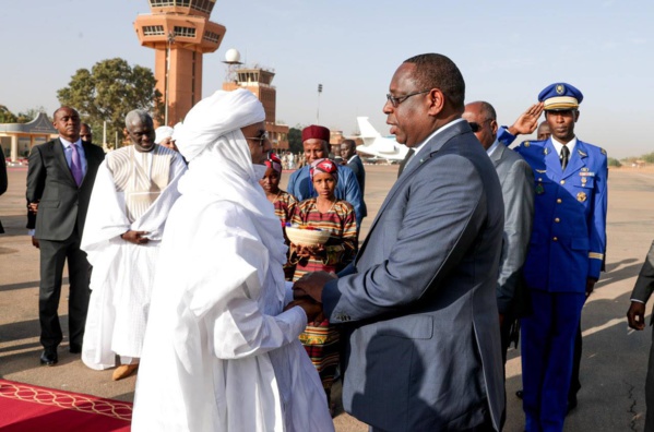 Photos: Le Président Macky Sall à Niamey pour l'ouverture de la 18e conférence des Chefs d'Etat et de Gouvernement Photos: Le Président Macky Sall à Niamey pour l'ouverture de la 18e conférence des Chefs d'Etat et de Gouvernement