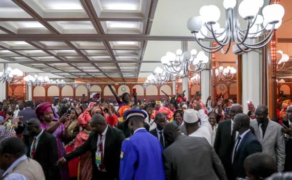 Photos: Le Président Macky SALL à la rencontre de la communauté sénégalaise à Niamey